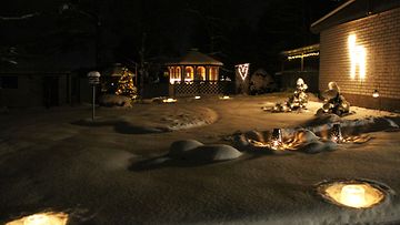 Jouluvalot kotipihassamme. Kuvaaja: K. Uusimaa