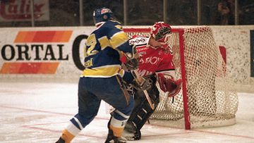 1992: Kiekko-Espoo nousi SM-liigaan. Jere Lehtinen syötti 5. karsintaottelun ratkaisuosuman, jonka viimeisteli Tero Lehterä.