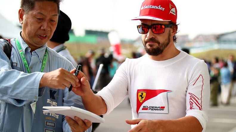Kirjoittaako Fernando Alonso nimeään mihinkään sopimukseen?