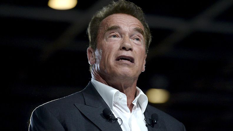 Arnold Schwarzenegger (2)