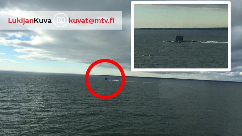 Sukellusvene kuvattuna Tallinks Star -laivan kannelta 17.10.2014