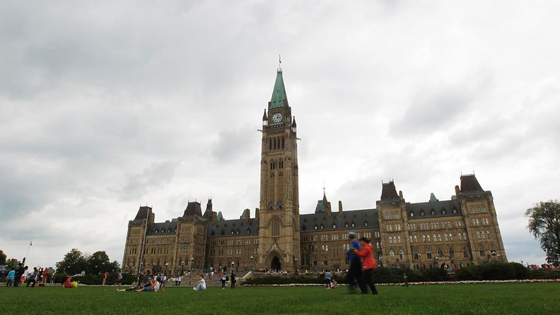 Kuvassa Ottawassa sijaitseva parlamenttirakennus, jossa ammuskeltiin 22.10.2014.