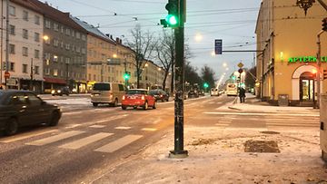 Kevyt lumipeite satoi paikoin Helsingissä aamulla 23. lokakuuta 2014.