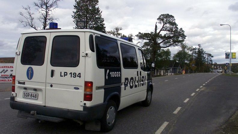 Poliisi kiertelee Saariselän autioita raitteja.