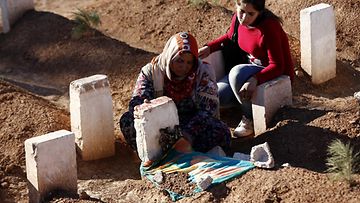 Kurdinaiset osallistuivat kurdisotilaiden hautajaisiin 21.10.2014. Naistaistelijat saivat surmansa Kobanessa käydyissä taisteluissa ISIS-järjestöä vastaan.