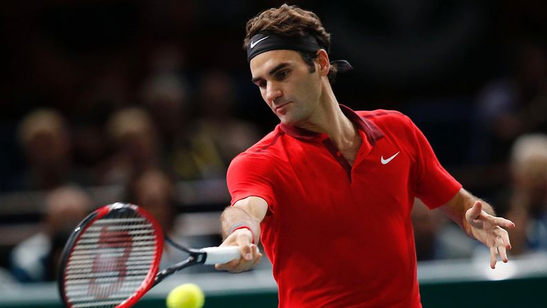 Roger Federer koki tappion Pariisin turnauksen puolivälierässä.