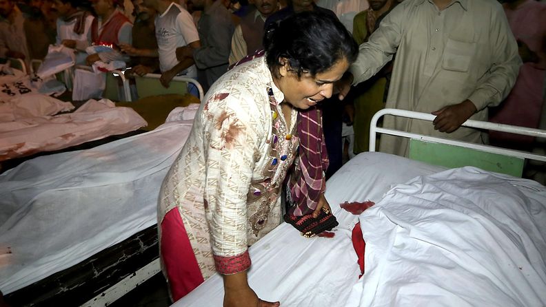 Pakistan raja pommi-isku itsemurhaisku Taleban