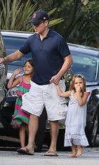 Matt Damonilla on kolme tytärtä vaimonsa Lucianan kanssa ja lisäksi hän on isäpuoli Lucianan esikoistyttärelle. Copyright: All Over Press. Photographer: RS/X1ionline.com.