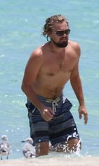 DiCaprio  rannalla
