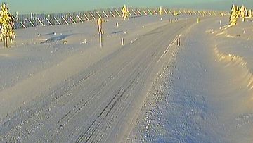Aurinkoa ja lunta pohjoisessa, tie 4 Saariselällä 12. marraskuuta 2014. Kuva: Liikennevirasto
