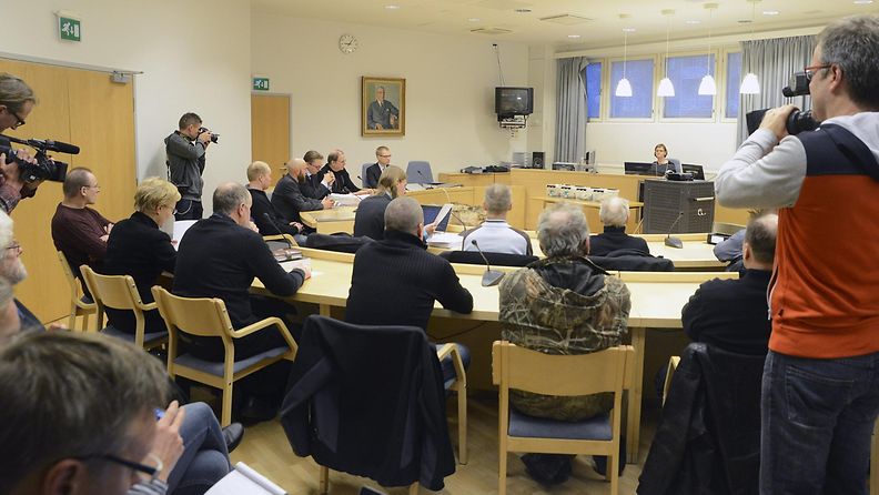 Perhon susijahdin pääkäsittely alkoi maanantaina 17. marraskuuta 2014 Keski-Pohjanmaan käräjäoikeudessa Kokkolassa. Syyttäjä vaatii 15 miehelle ehdollista vankeusrangaistusta ja sakkoa törkeästä metsästysrikoksesta.