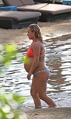 Hayden Panettiere viimeisillään raskaana Havaijilla 15.11.2014. (1)