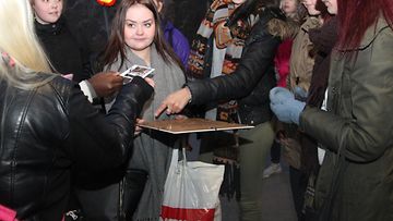 Isac Elliot tapasi fanejaan Nova Stagella 20.11.2014. (12)