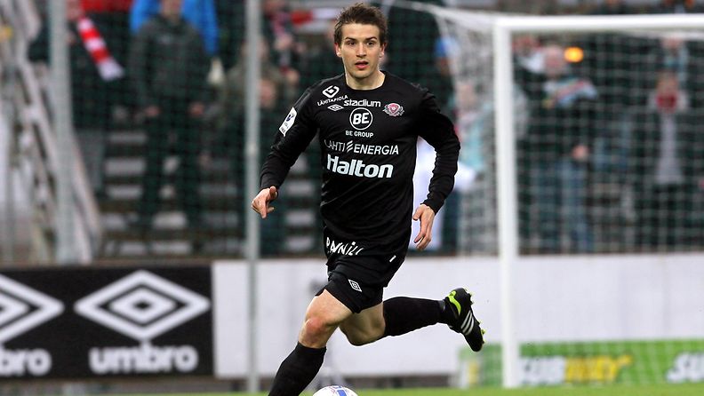 Eero Korte FC Lahden paidassa viime huhtikuussa.