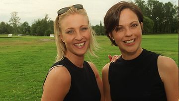 Anna-Liisa Tilus ja Vanessa Forssman SAS Invitational 2000 kilpailun jälkeen Talin golfkentällä.
