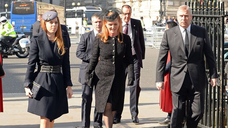 Prinsessa Beatrice, Sarah Ferguson ja prinssi Andrew kuvattuna vuonna 2014.