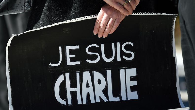 Charlie Hebdo lehti mielenosoitus kyltti Pariisi Ranska