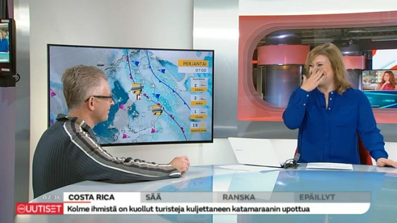 Meteorologi Pekka Pouta yllätti uutisankkuri Kirsi Alm-Siiran suorassa lähetyksessä.
