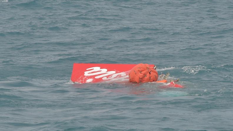 AirAsian perä kone kadonnut etsintä sukellus Indonesia