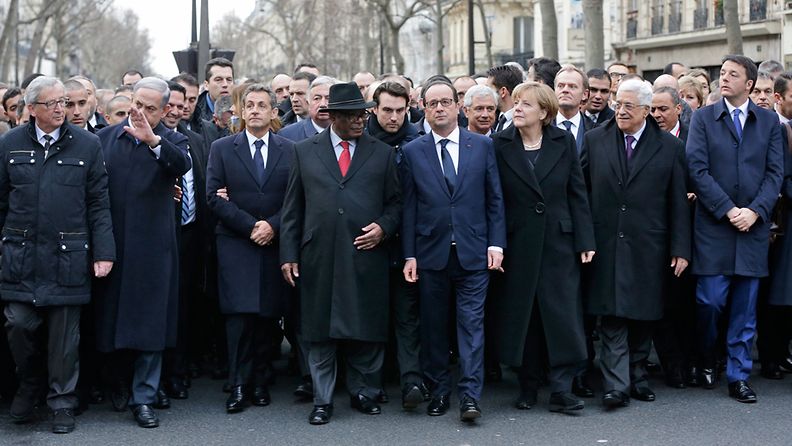 Maailman johtajia marssilla Pariisissa
