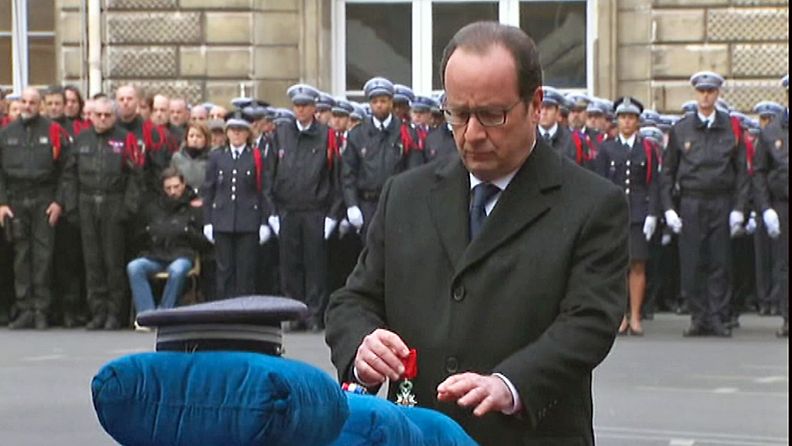 Hollande poliisit arkku mitali