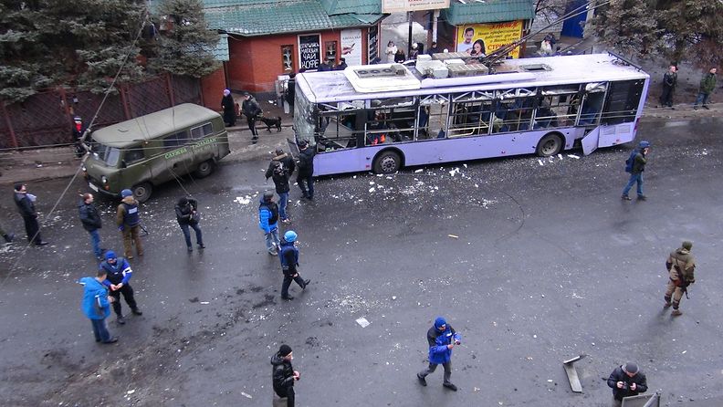 Jopa kolmetoista siviiliä kuoli bussipysäkillä Donetskissa.