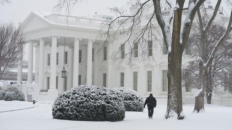 Valkoinen talo talvena