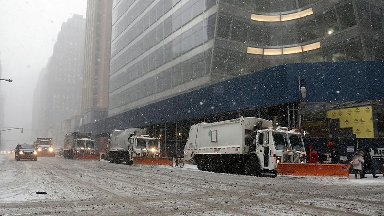 Lunta aurattiin New Yorkin kaduilta 26. tammikuuta 2015.