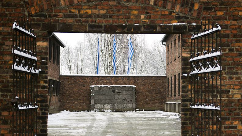 Auschwitz kuoleman muuri 1024 x 576