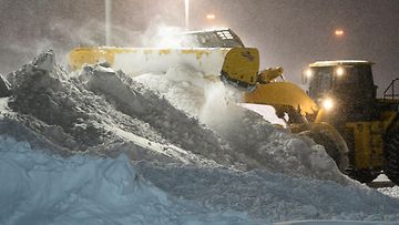 Burlingtoniin Massachusettsiin Yhdysvaltoihin satoi lunta noin 75 senttimetriä Juno-myräkässä 27. tammikuuta 2015.