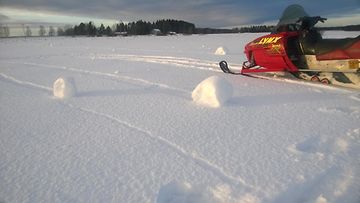 Lumirullia Vimpelissä Lappajärven rannalla 6. helmikuuta 2015. Lukijan kuva: Tapio Lehto
