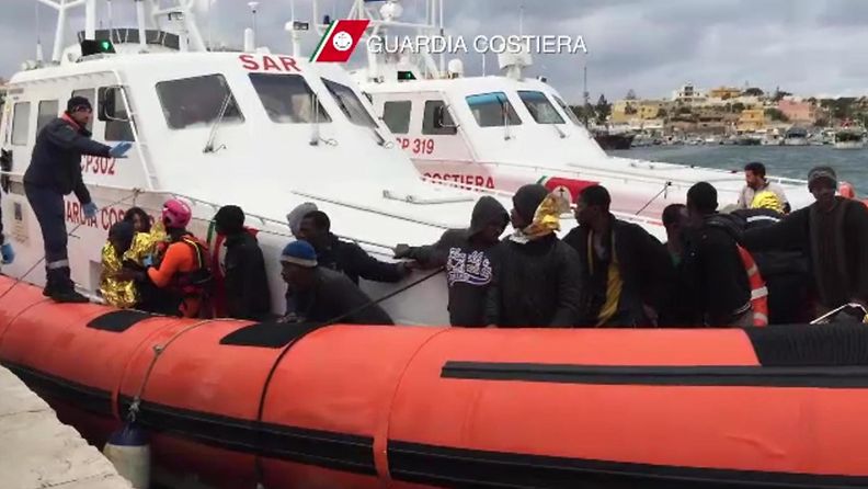 välimeri pakolaiset pakolaisvene iltalia libya