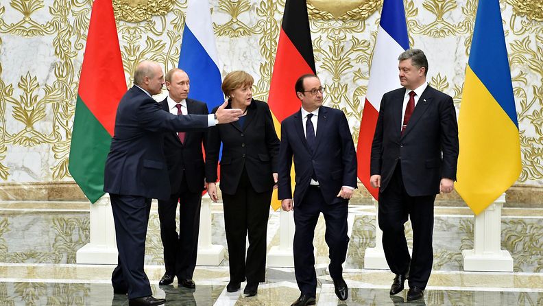 28251180 Ukraina Venäjä neuvottelut Merkel Minski