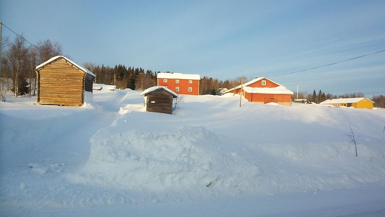 Kaunis talvipäivä Rukajärvellä Kuusamossa  15.2.15. Lukijan kuva: Eero Kela.
