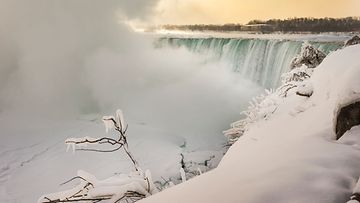Niagaran putous jäässä 19.2.2015.