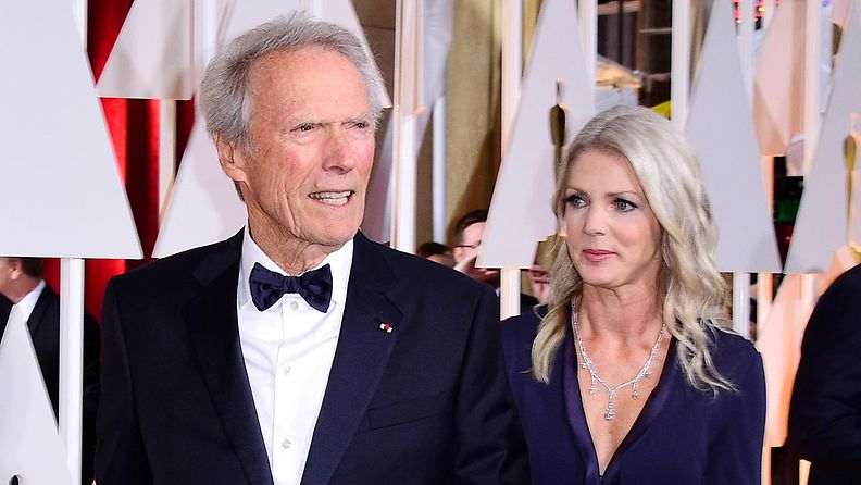 Clint Eastwood ja Christina Sandera Oscar-gaalassa 2015. (1)