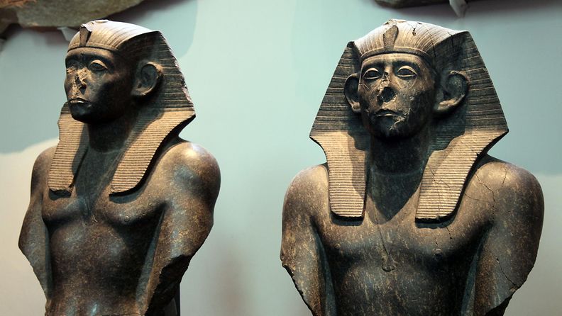 British museum egyptiläinen patsas