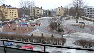Ohut lumikerros valkaisi maata Vaasassa 22. maaliskuuta 2015. Lukijan kuva: Matti Hietala