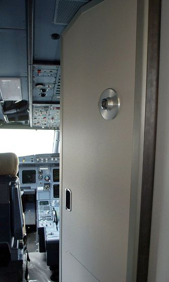 Lentokoneen ohjaamo ohjaamon ovi