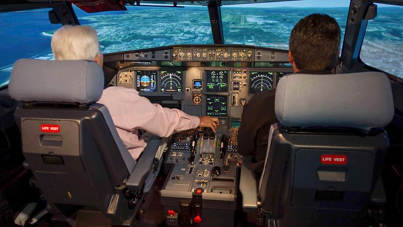 Airbus A320 ohjaamo germanwings pilotit simulaattori