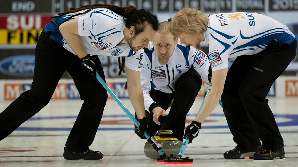 Suomen miehet mitalipeleihin MM-curlingissa – 