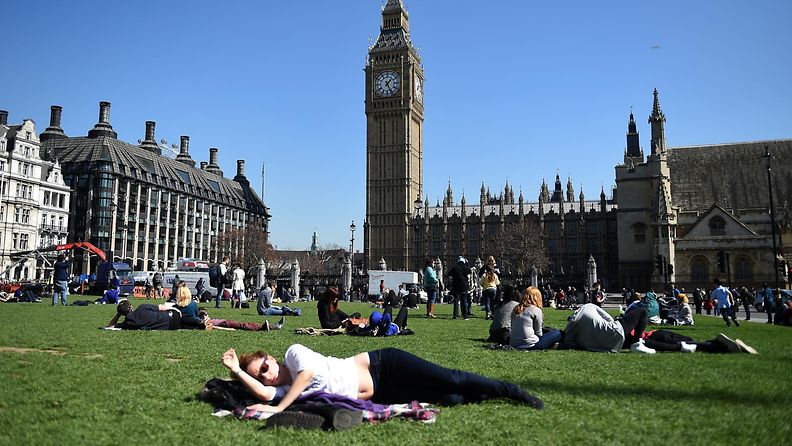 Lontoossa nautittiin lämpimästä säästä 7. huhtikuuta 2015.