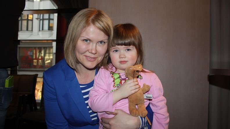 Sanna Kiiski ja 2,5-vuotias Mai-tytär 14.4.2015. 