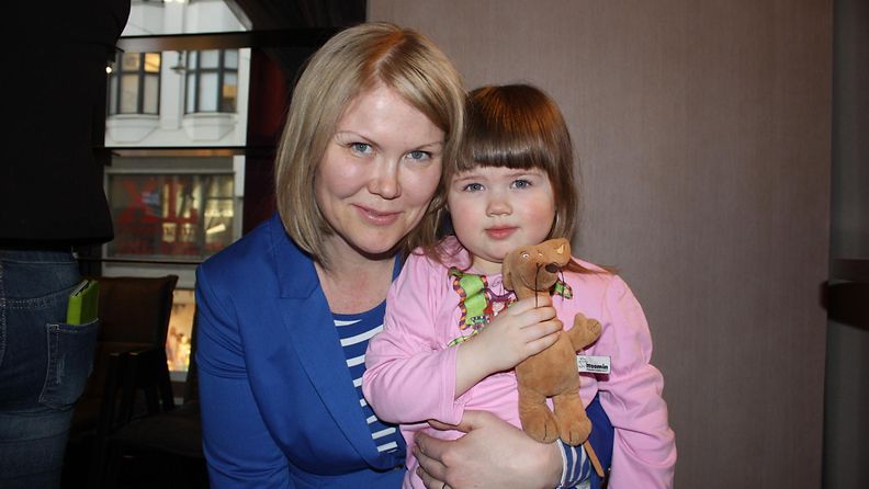 Sanna Kiiski ja 2,5-vuotias Mai-tytär 14.4.2015. 