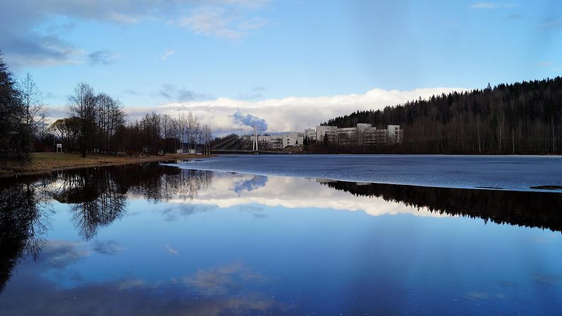 Jyväsjärvellä Jyväskylässä jäät olivat vähissä 14. huhtikuuta 2015. Lukijan kuva: Maarit Siitonen