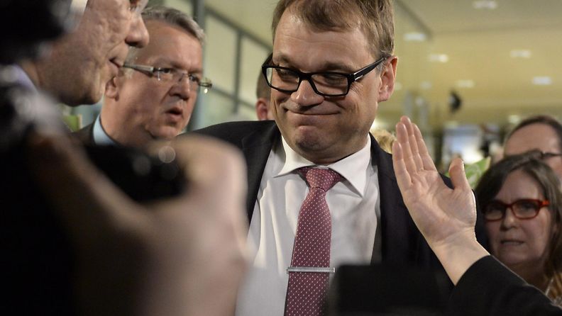 Juha Sipilä reagoi kuultuaan ennakkoäänten tuloksen.