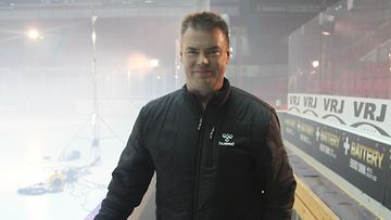 Raimo Helminen Robinin videon kuvauksissa huhtikuussa 2015.