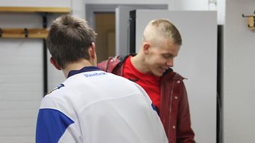 Elastinen ja Robin Kipinän hetki -videon kuvauksissa huhtikuussa 2015.