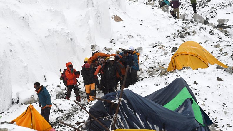 nepal mount everest kiipeilijä maanjäristys 2
