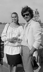 Anne Pohtamo miehensä Arto Hietasen kanssa Katajanokan Kasinon kesäkauden avajaisissa toukokuussa 1984.